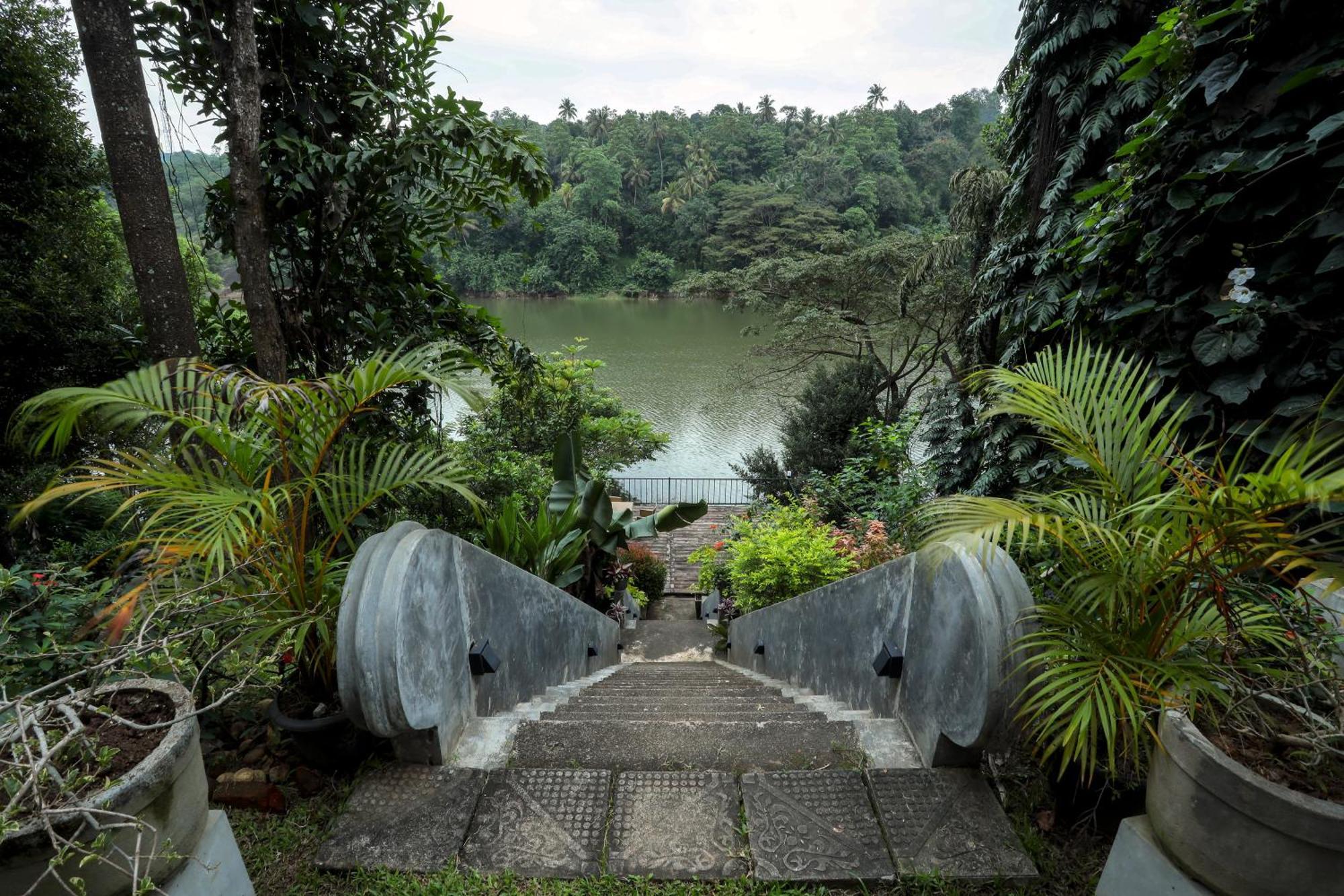 Kandy Rivers Edge Nature Resort Exteriör bild