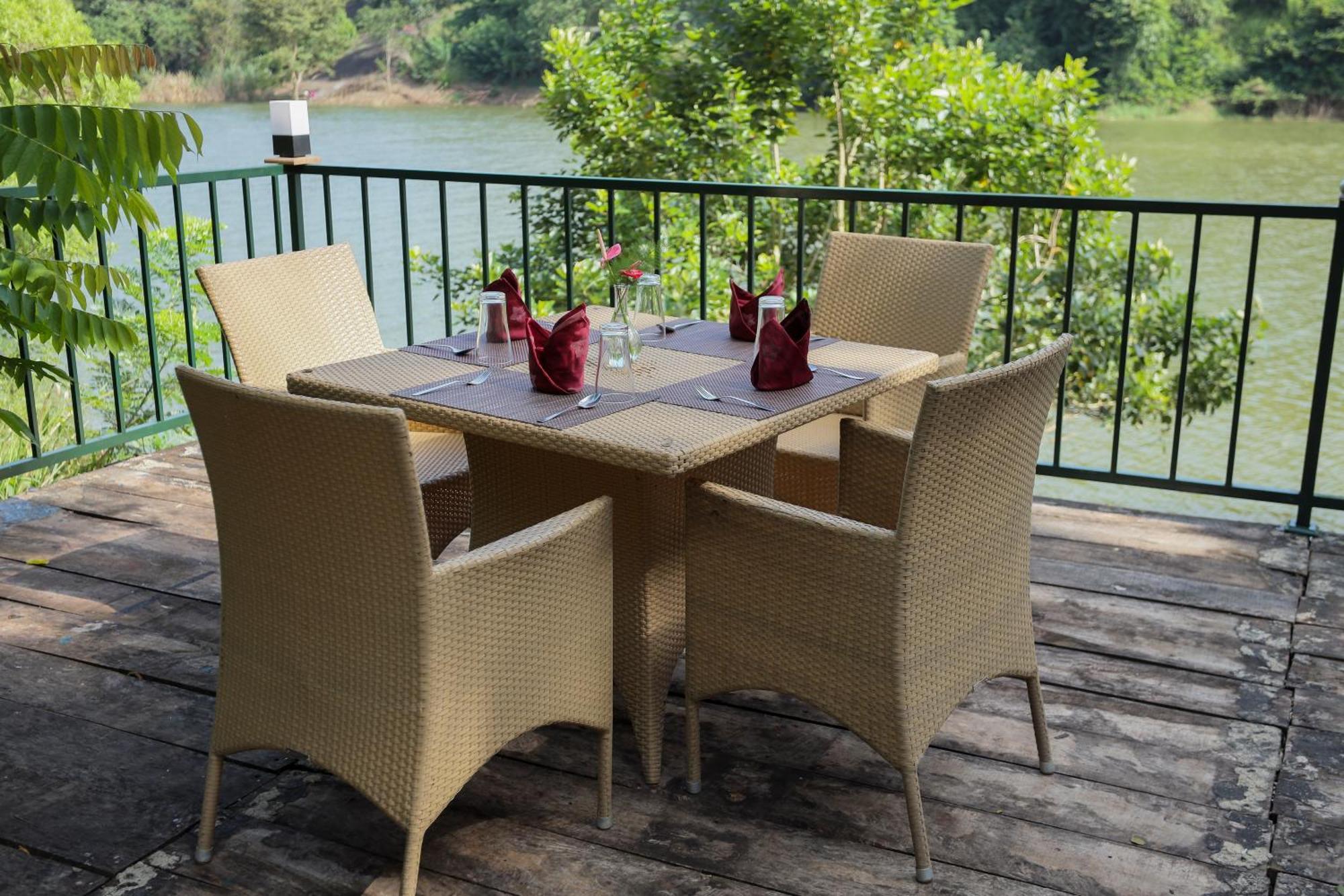 Kandy Rivers Edge Nature Resort Exteriör bild
