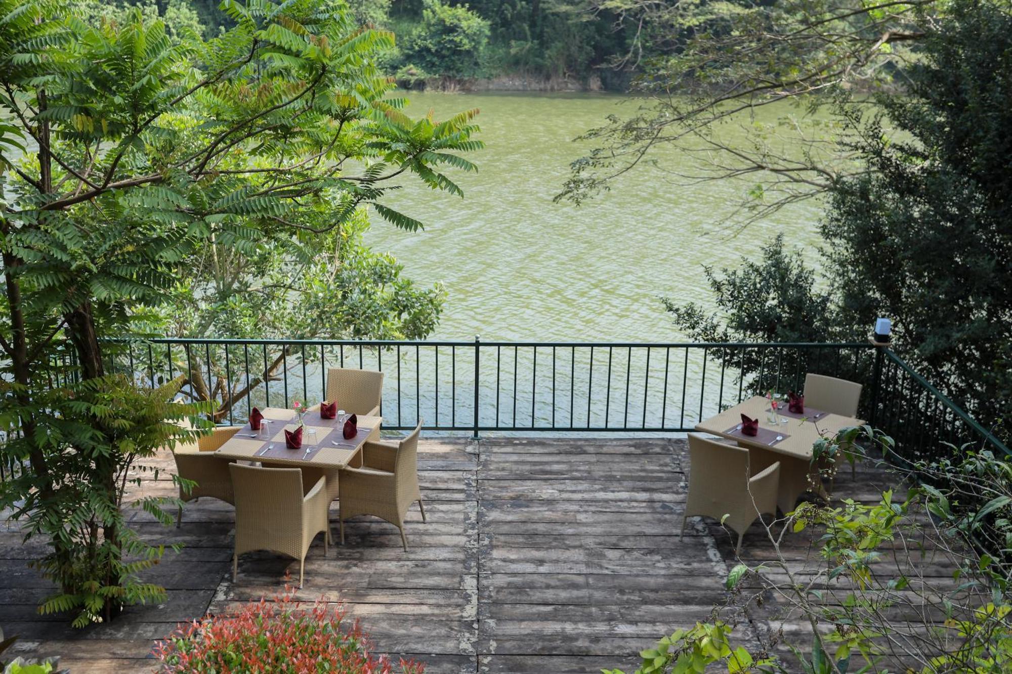 Kandy Rivers Edge Nature Resort Exteriör bild