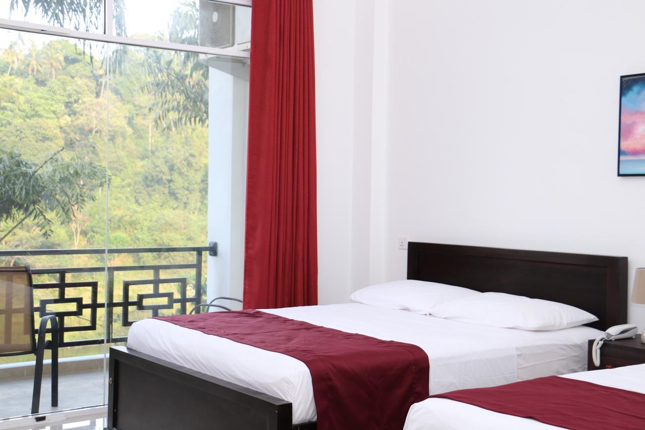 Kandy Rivers Edge Nature Resort Exteriör bild